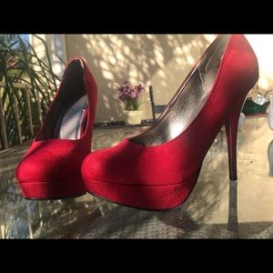 Red pumps